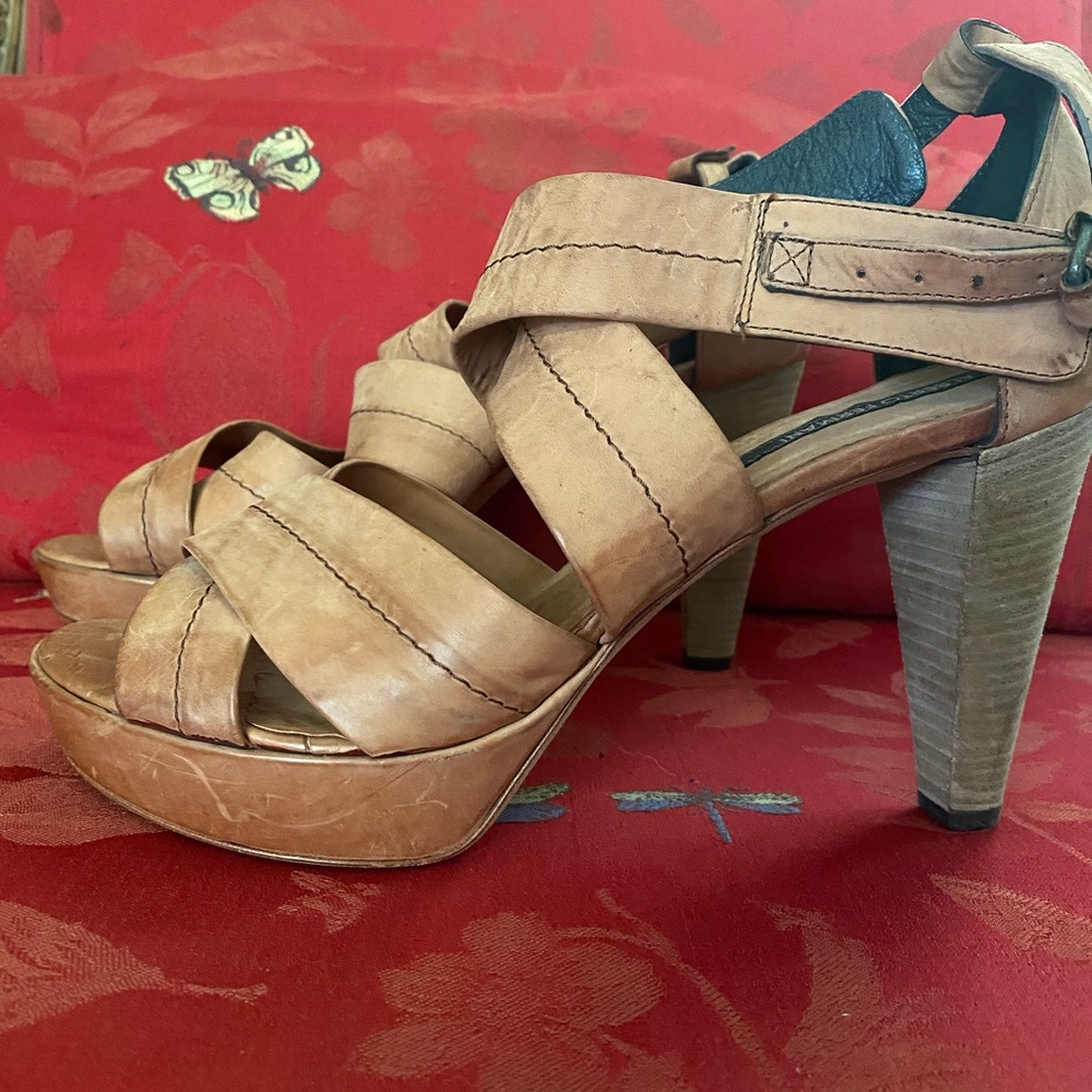 Alberto Fermani Brown peep toe leather cris cross platform heels. Size 11